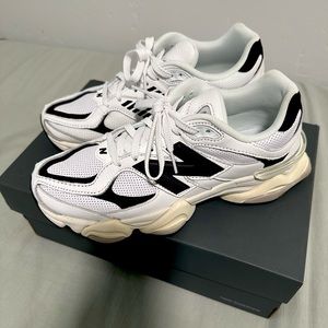 LIKE NEW New Balance 9060 Men’s 8/Women’s 9.5